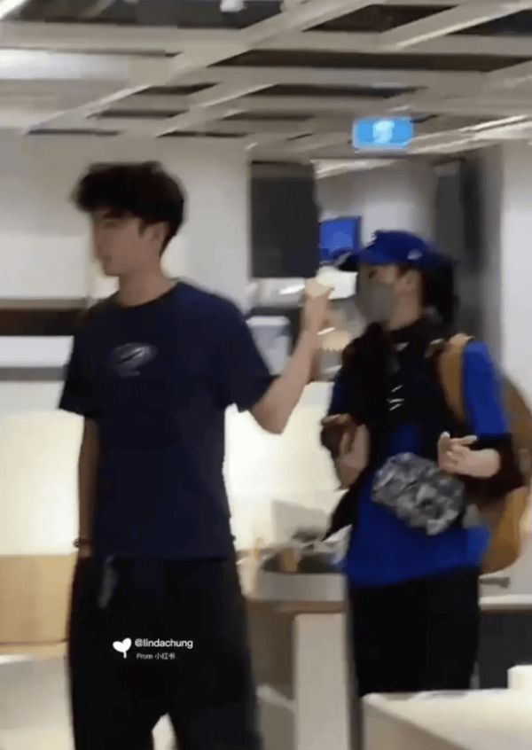 张柏芝包裹严实。