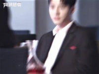 龚俊孙怡壁咚吻看得我脸红心跳，啊啊啊啊啊让我演这集吧，求求了！ 风过留痕