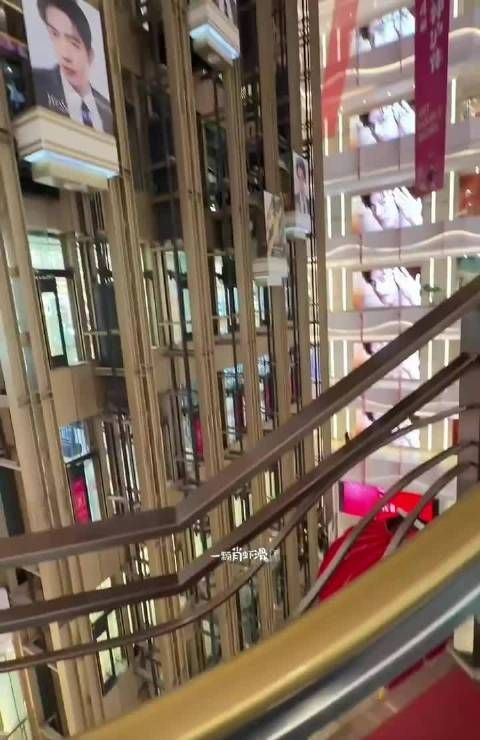 肖战这个五屏蛮震撼的，这个品牌霸霸太够意思，代言人排面太足了