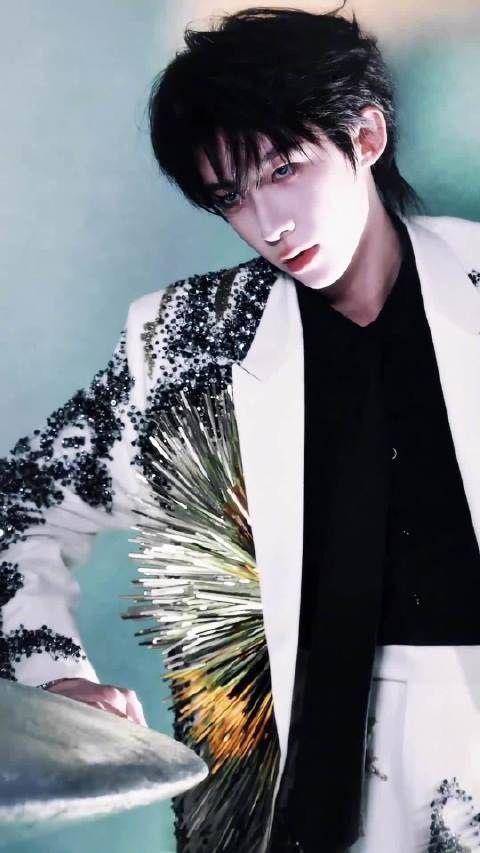 刘宇微博之夜造型