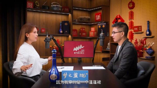 回忆穿着高跟鞋，在演唱会现场奔跑