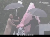 具俊晔揭幕大S精神雕像，设计总监回应非写实争议