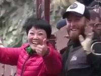 大妈也是吃了没文化的亏