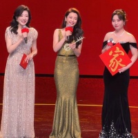 周涛李冰冰同框：58岁周涛却赢麻了