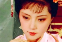 红楼梦：薛宝钗有多虚伪？她靠着一昧的讨好奉承，将此人捧杀