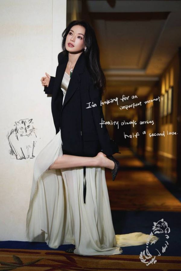 舒淇笑容灿烂。