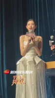 张艺凡抽到了佟丽娅的一大沓巡演票 自己也准备了助眠礼物，好贴心的妹宝