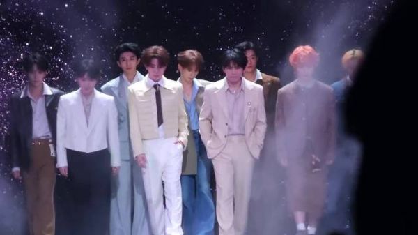 十个勤天微博之夜红毯亮相，鸽几个好帅！ 我拍的星现场