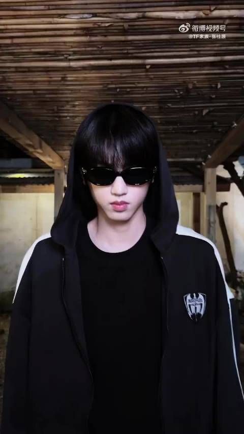 张桂源粉丝制作明信片，展现全能核心ace魅力