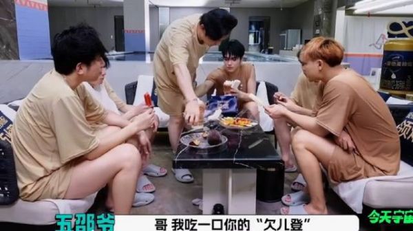 邵子恒懵赢比赛获冰淇淋