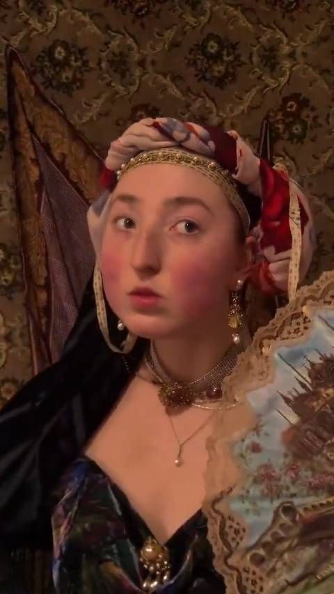 女子凭文艺复兴脸走红，拒绝迎合现代审美