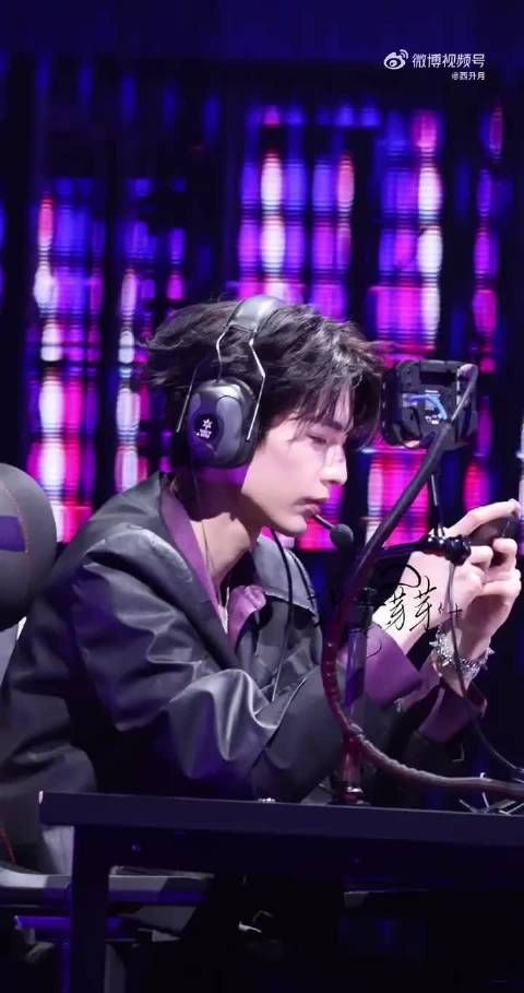 张凌赫任何角度都是很帅气