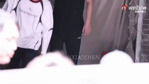 陈浚铭蘑菇头造型亮相下班路透