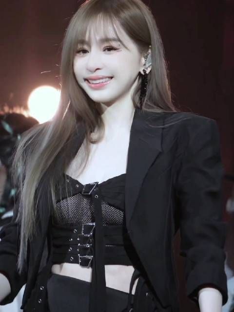 王心凌也开始擦边了