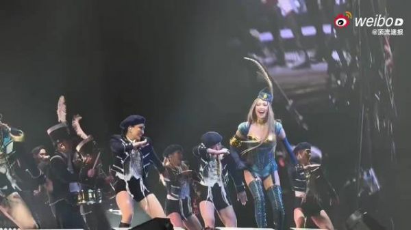 ALin演唱《失恋无罪》动情落泪，二十年真诚依旧