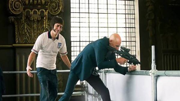 当你知道你失散多年的兄弟成为顶级特工后，你会帮他出任务吗？