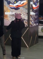 心疼桐姐！腰伤难受还要赶路，一定要好好照顾自己，别硬撑啊李一桐手扶着腰