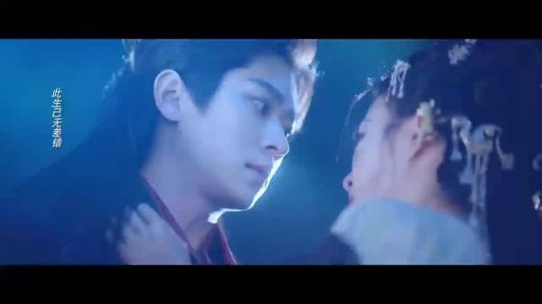 王楚然丞磊台阶拥抱引发共鸣