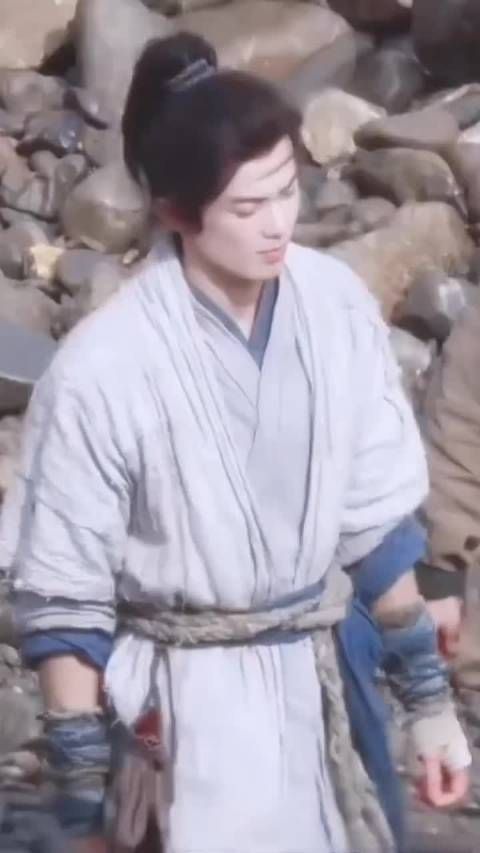 吴磊古早武侠风打戏路透曝光，出拳扎实有力