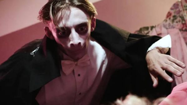 小涛解说英国恐怖电影《闹鬼旅馆1》