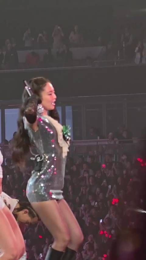 Jennie演唱會再穿這雙，真的太有說服力了