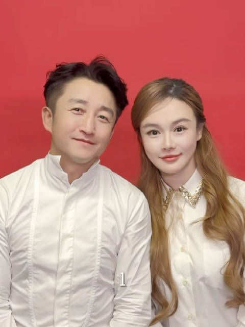 冉莹颖晒结婚15年合照