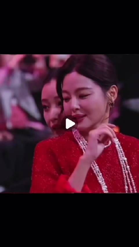 吃瓜人的表情没错了 倪妮说的是不是动了吗？ 微博之夜名场面辛芷蕾倪妮