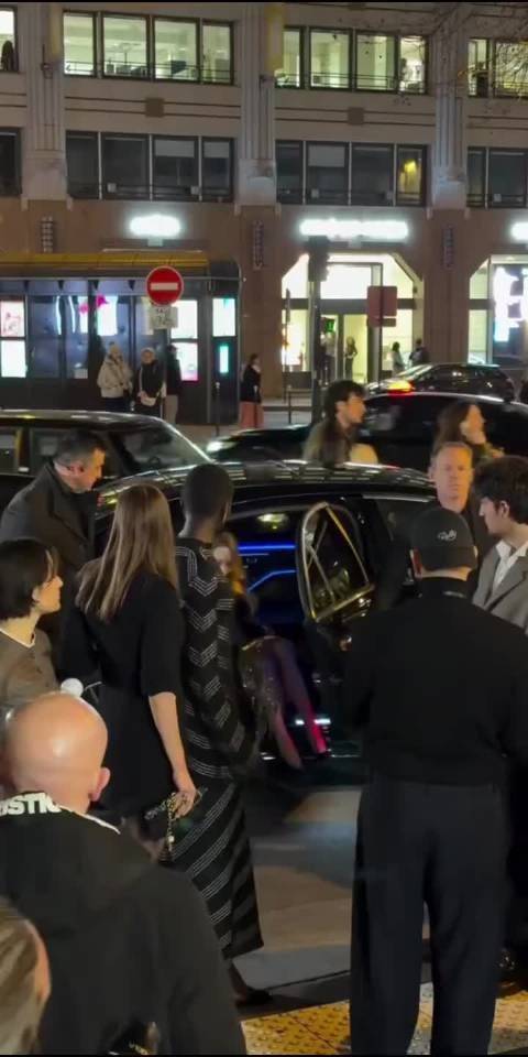 朱莉亮相新片首映礼，好莱坞最后一位巨星