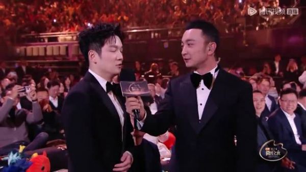 樊振东说粤语有多迷人？开口几个字，声音好苏丨微博之夜