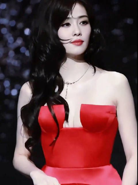 白鹿如果走性感路线，在娱乐圈也有她的一席之地