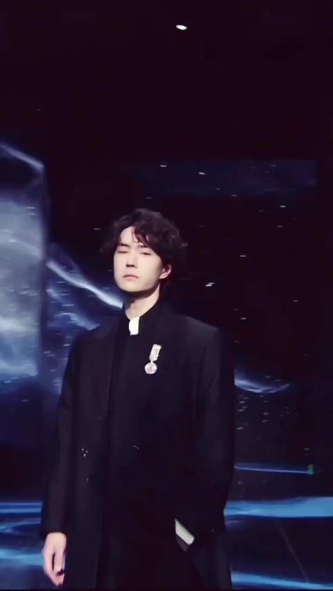 王一博 你一低首，众生俯首