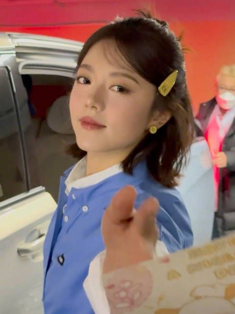 赵今麦miumiu快闪上班路透