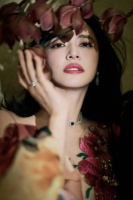 姚晨繁花刺绣礼裙造型明艳大气 复古红唇尽显东方雅致