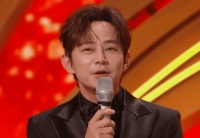 何炅自曝嗓子哑是“工伤”：彩排跟着喊了一晚上