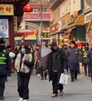 47岁宋晓峰现身沈阳，街上无人却有十几个保镖开道，排场十足有范