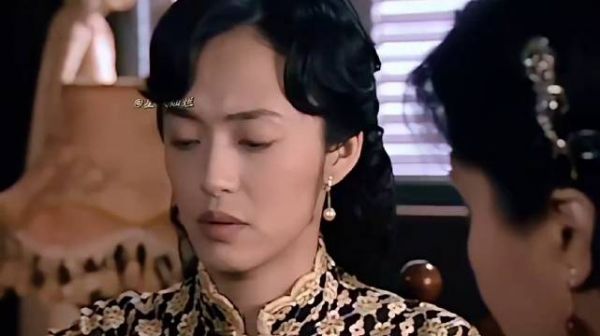 翠萍破绽百出，为啥没人怀疑她是卧底？