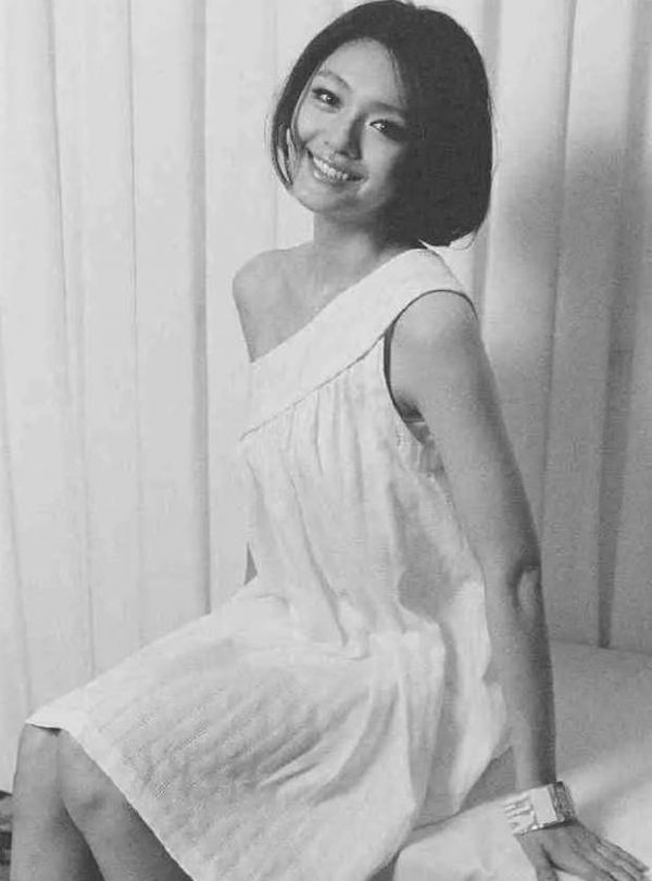 大S一头短发干练迷人。