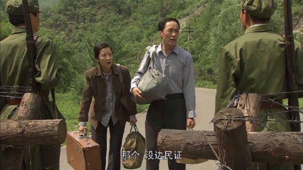 夫妻一千公里去看儿子，守卫不让进，儿子竟是首长