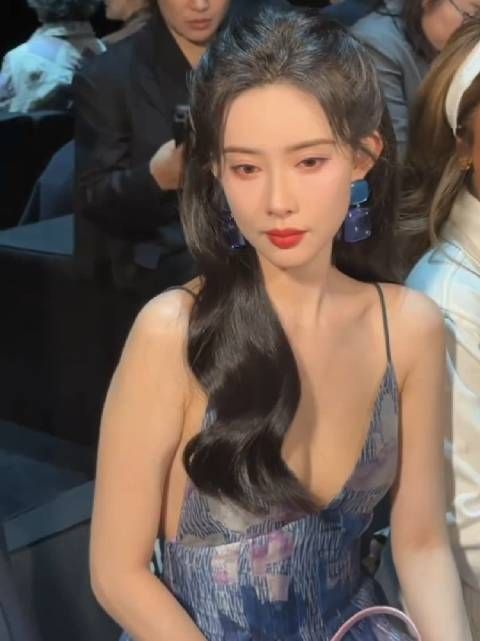 真正的绝色大美女,以前展示的机会太少了 希望孟姐越来越火,物料越来越多