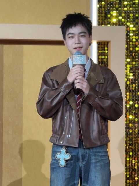 童星韩昊霖谈成长压力，现身高182帅气逆袭