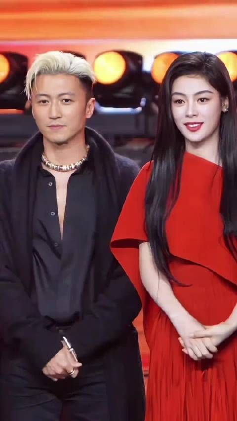 谢霆锋旁边的这个女人是谁呀，好漂亮