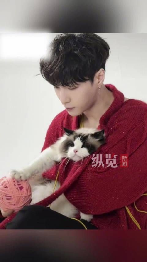 张艺兴红色毛线大片