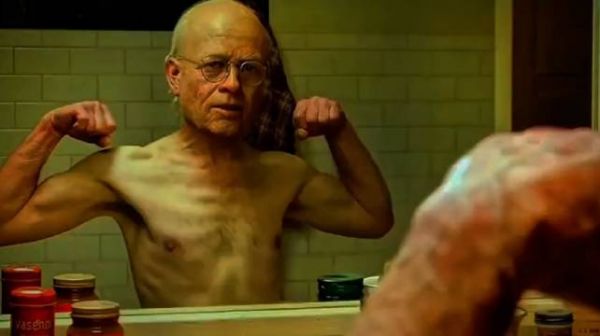 男孩生下来就是个小老头,越长大越年轻