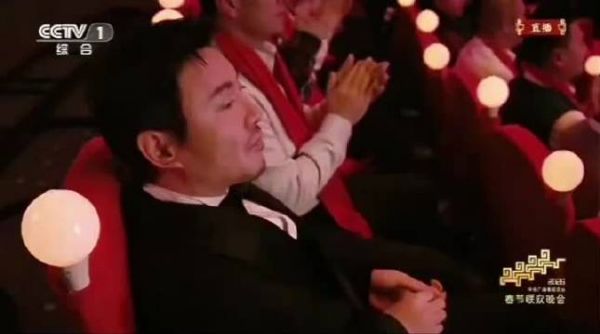 这一段比今年春晚所有节目都好看 熟练的像个Ai 笑死了