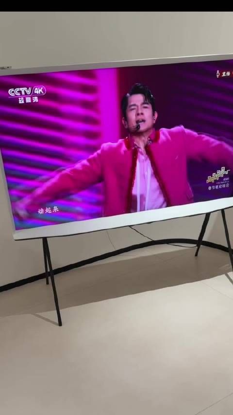 希希说，她爸和郭富城长得一模一样