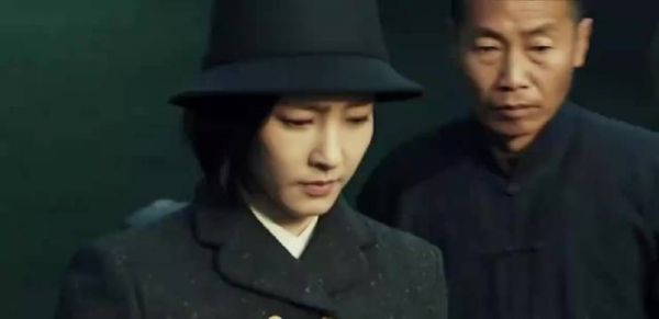 谍战剧：地下党被鬼子搜查，关键时刻，女孩一声妈妈救命！