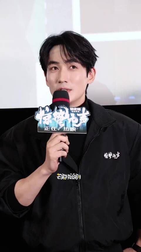 哈哈哈哈哈 朱一龙说家里是诗诗,外面是师姐(杨幂) 有人懂朱老师的梗吗