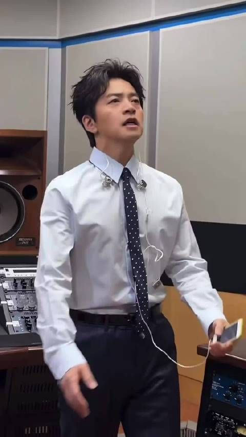 李健全面禁烟护嗓，王菲面前亦不例外