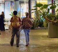 张柏芝真是个好妈妈，在澳洲陪伴大儿子过春节，多次被偶遇