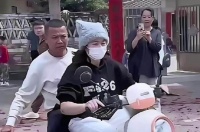 全红婵载父回家年货满兜，女儿后座载全家希望